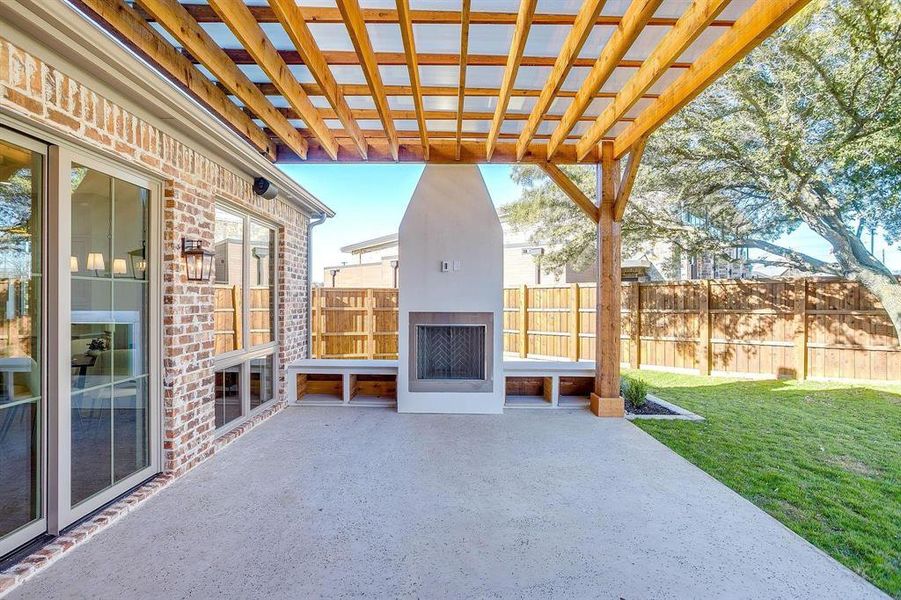 Exterior details and patio area of a home in , Grapevine (Image 3).