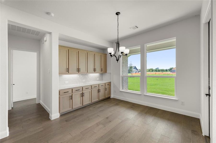 17. 335 Waterview - Dining