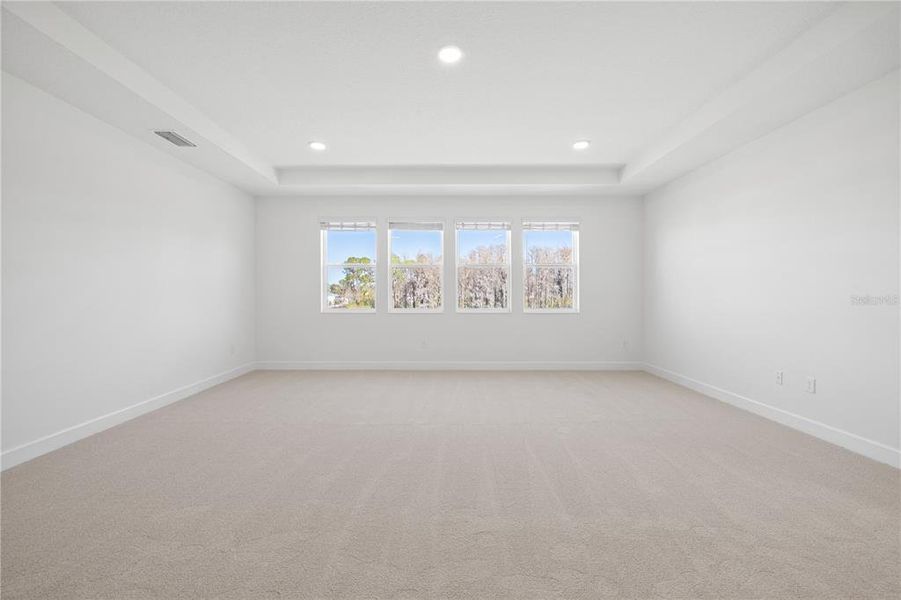 Spacious, unfurnished interior of a new home in , Winter Garden (Image 61).