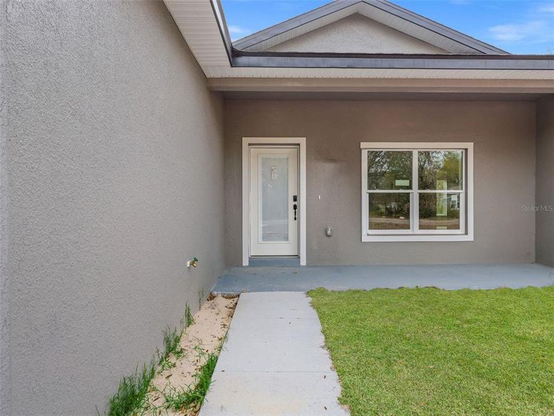 Exterior details and patio area of a home in , Ocklawaha (Image 4).