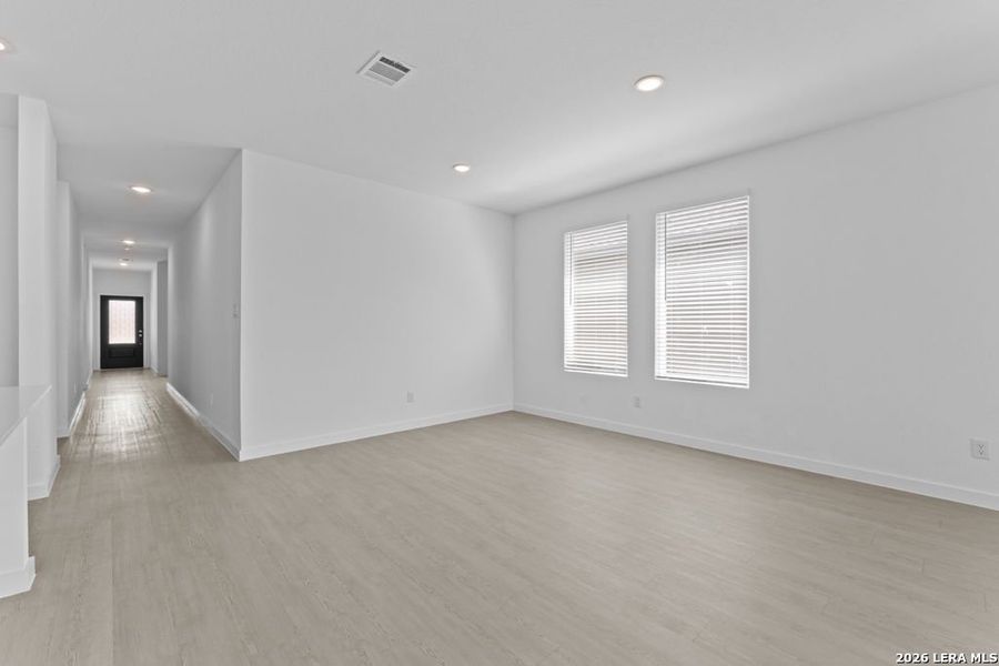 Spacious, unfurnished interior of a new home in Espada, San Antonio (Image 26).