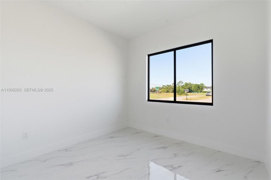Spacious, unfurnished interior of a new home in , Cape Coral (Image 47).