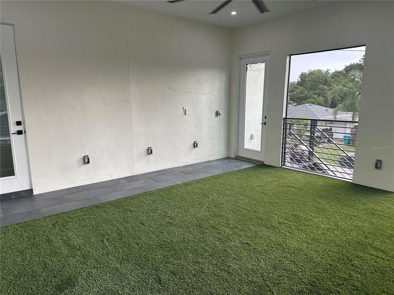 Exterior details and patio area of a home in , Orlando (Image 38).