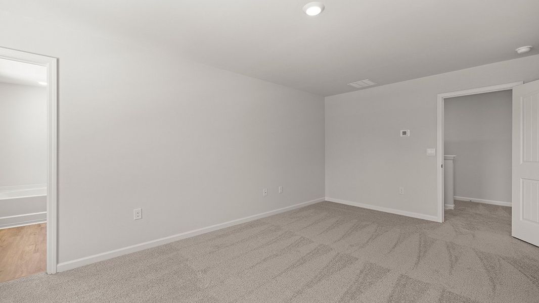 Spacious, unfurnished interior of a new home in Oconee Overlook Townhomes, Gainesville (Image 10).