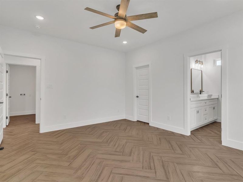 Spacious, unfurnished interior of a new home in , Granbury (Image 27). Spacious, unfurnished interior of a new home in , Granbury (Image 27).