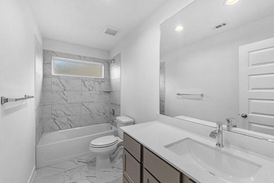 Furnished interior view inside a new home in Huntington Place, Rosharon (Image 9).