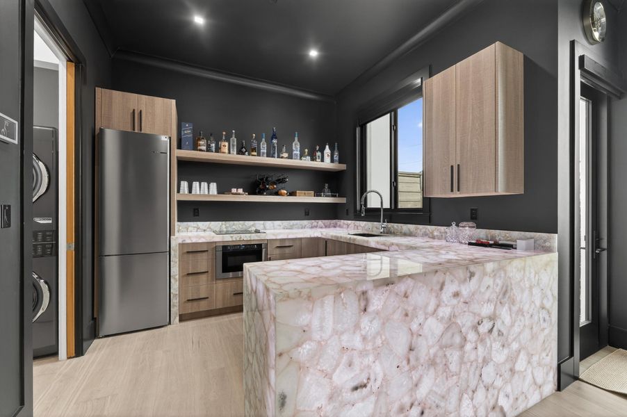 GAMEROOM BAR / KITCHEN