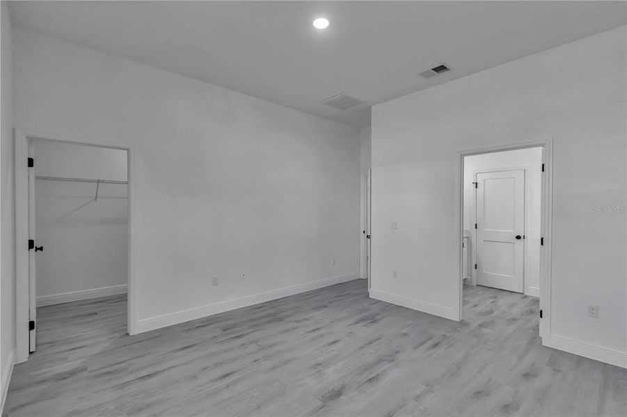 Spacious, unfurnished interior of a new home in , Ocala (Image 39).