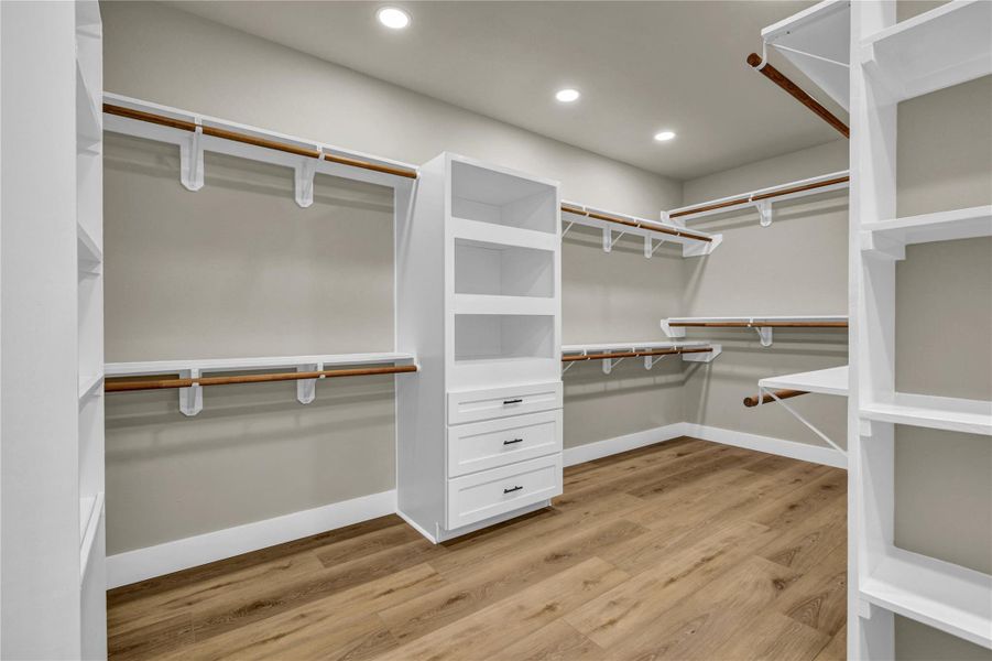 Spacious, unfurnished interior of a new home in , Angleton (Image 36).