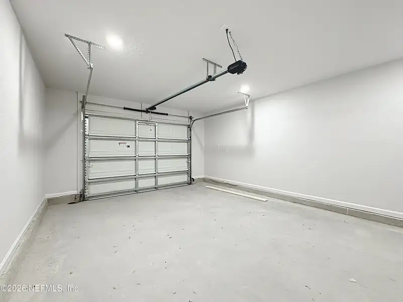 Spacious, unfurnished interior of a new home in , Jacksonville (Image 20).