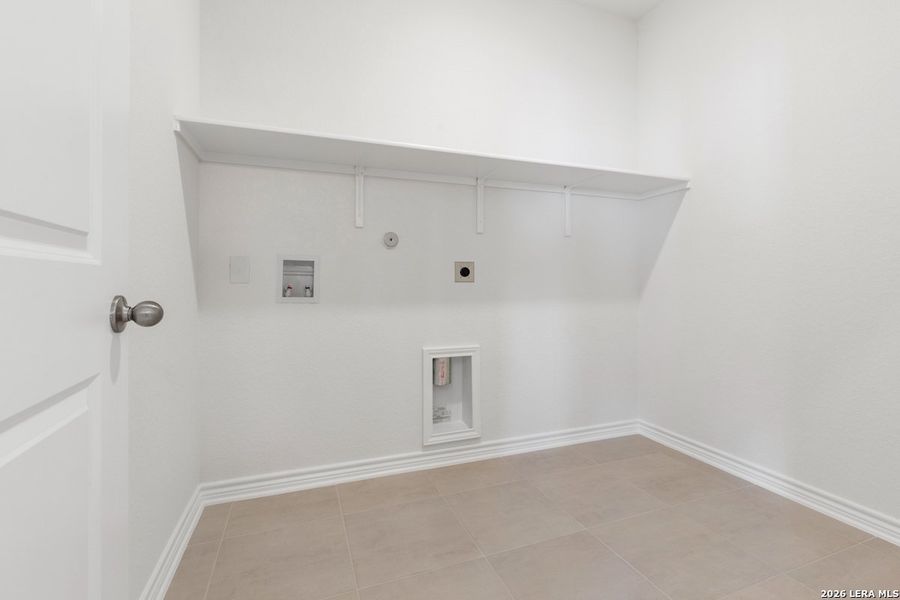 Spacious, unfurnished interior of a new home in Legend Heights, New Braunfels (Image 22). Spacious, unfurnished interior of a new home in Legend Heights, New Braunfels (Image 22).