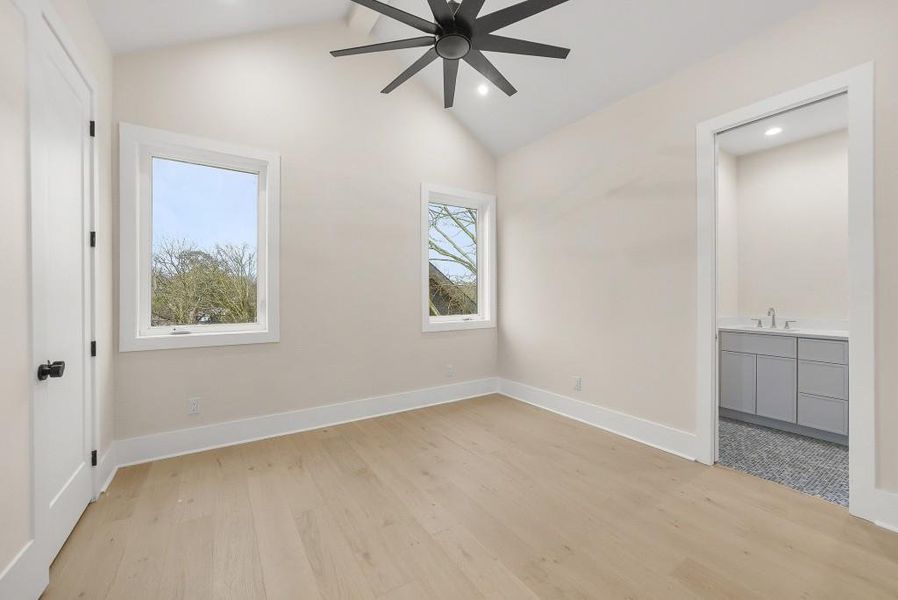 Spacious, unfurnished interior of a new home in , Atlanta (Image 32).