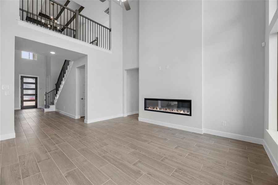 Representative image. Features, selections and colors may vary. Representative image. Features, selections and colors may vary.