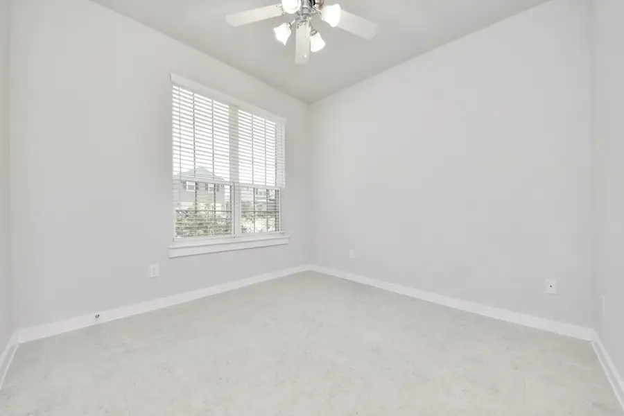 Spacious, unfurnished interior of a new home in Willow Trace, Spring (Image 40).