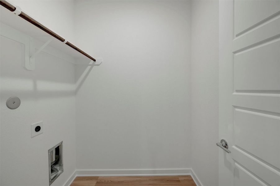 Spacious, unfurnished interior of a new home in Miller's Pond, Rosenberg (Image 23).