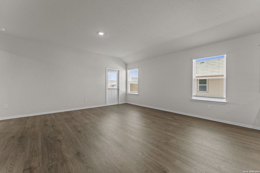 Spacious, unfurnished interior of a new home in High Garden, Comfort (Image 9).