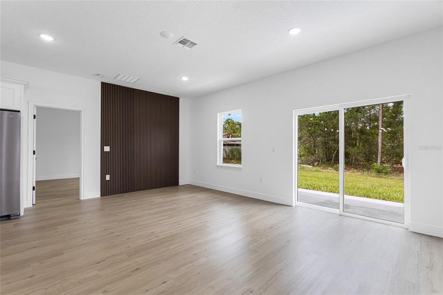 Spacious, unfurnished interior of a new home in , Dunnellon (Image 31).
