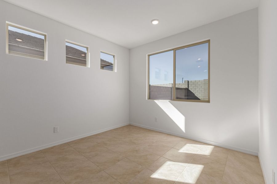 Spacious, unfurnished interior of a new home in Bella Vista Farms, San Tan Valley (Image 9).