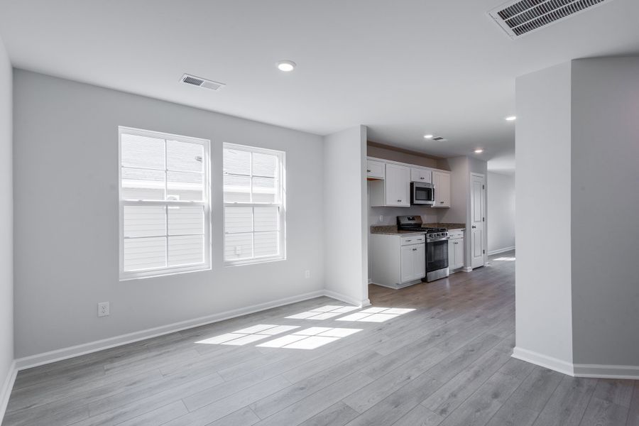 Spacious, unfurnished interior of a new home in Bluefield, Lexington (Image 36).