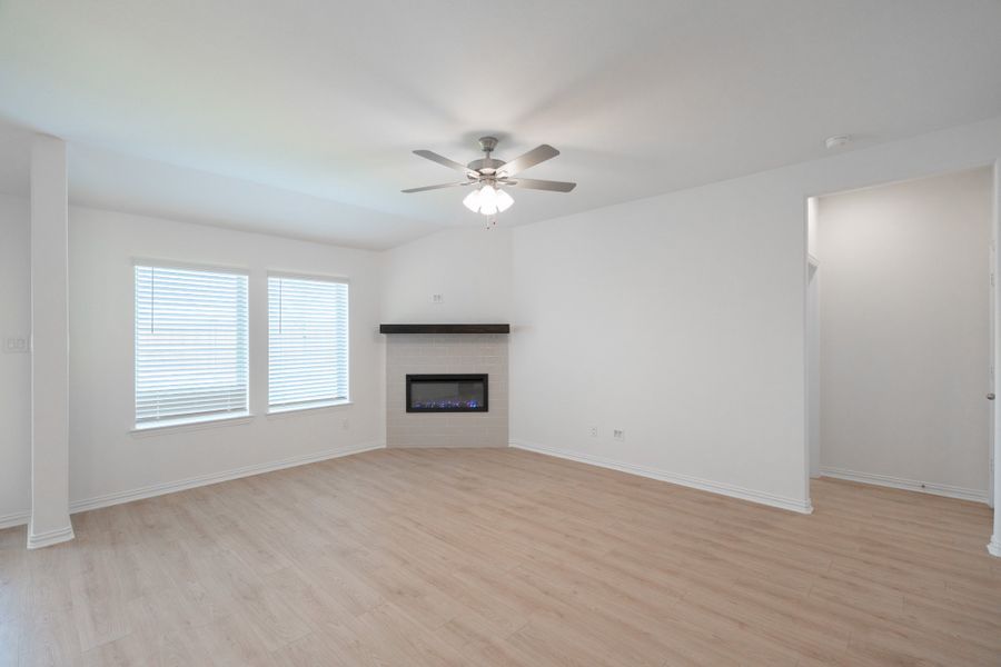 Spacious, unfurnished interior of a new home in Lake Pointe, Little Elm (Image 20).