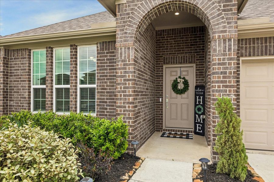 Your inviting front entrance and covered front porch!! Your inviting front entrance and covered front porch!!