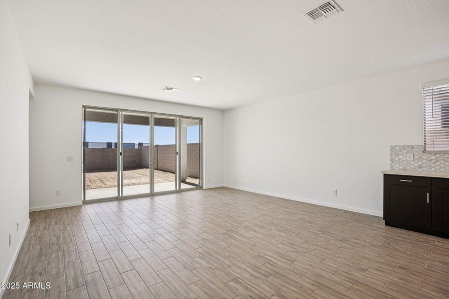 5-web-or-mls-W Brown St-S2910-005