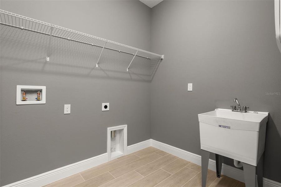 Spacious, unfurnished interior of a new home in Green Key Village, Lady Lake (Image 13).