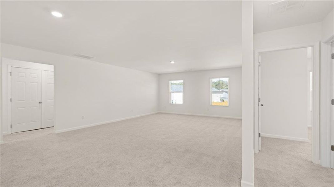 Spacious, unfurnished interior of a new home in Bridle Creek, Locust Grove (Image 24).