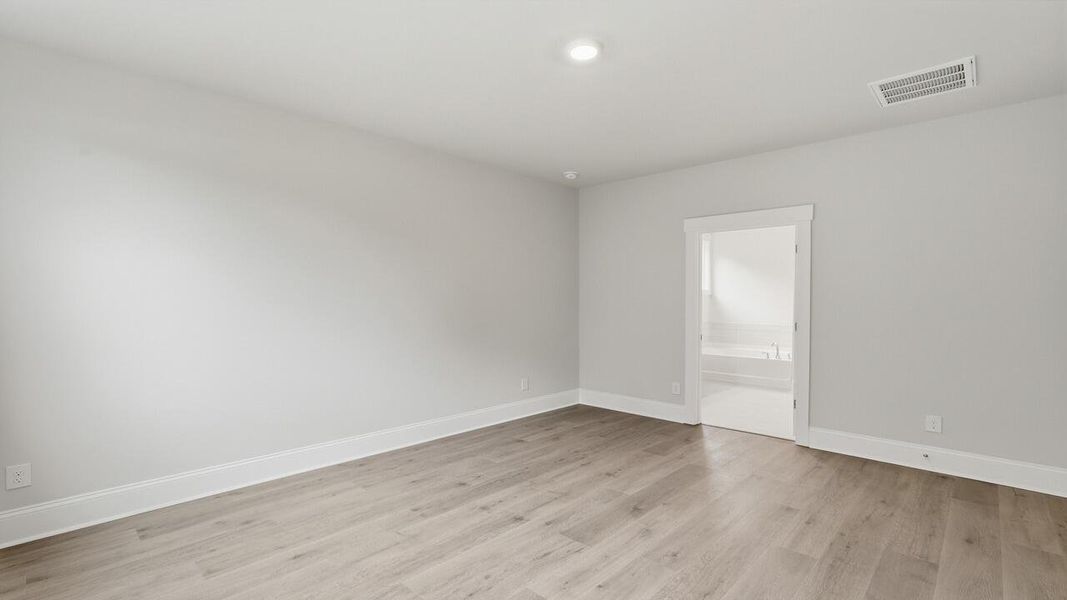 Spacious, unfurnished interior of a new home in Sheep Island, Summerville (Image 36).