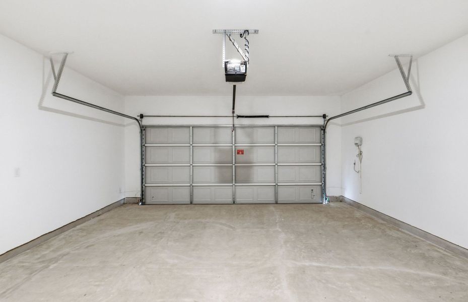 Spacious, unfurnished interior of a new home in Saddleback at Santa Rita Ranch, Liberty Hill (Image 34).