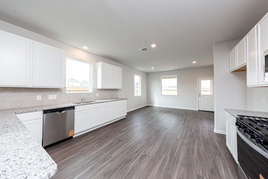 Furnished interior view inside a new home in Cliffstone Hills, Conroe (Image 7).