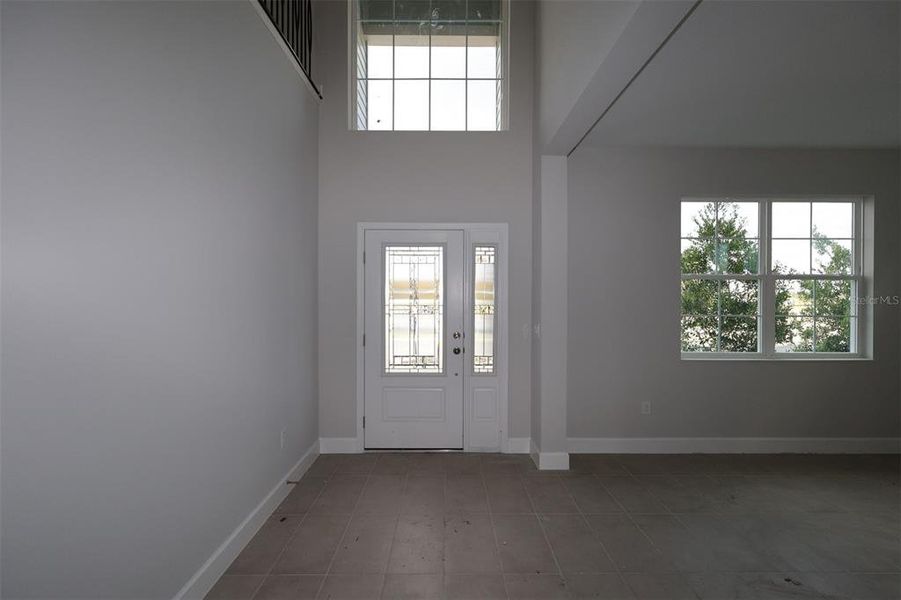 Spacious, unfurnished interior of a new home in Center Lake on the Park, St. Cloud (Image 7).