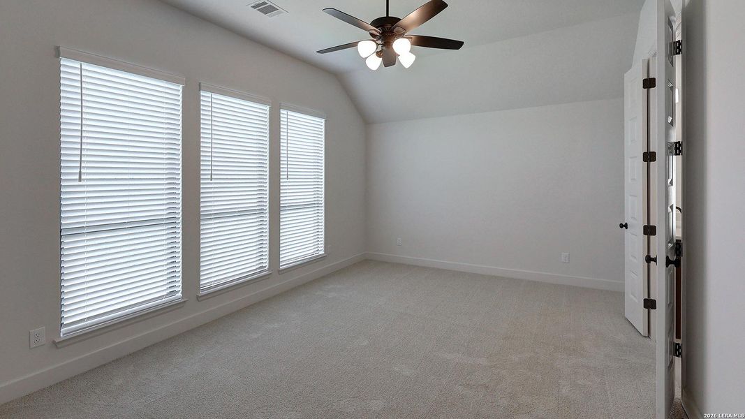 Spacious, unfurnished interior of a new home in Esperanza, Boerne (Image 29).