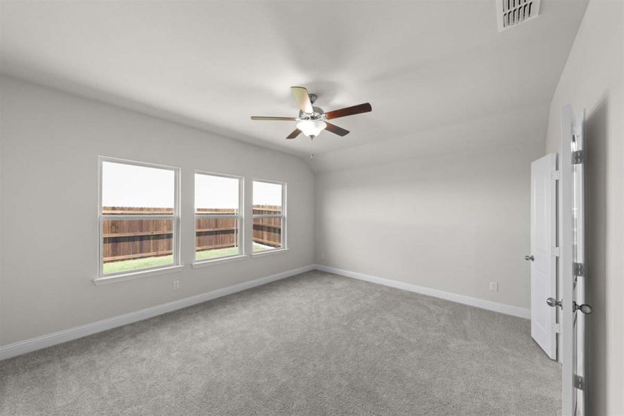 Spacious, unfurnished interior of a new home in The Reserve at Spiritas Ranch, Little Elm (Image 16).