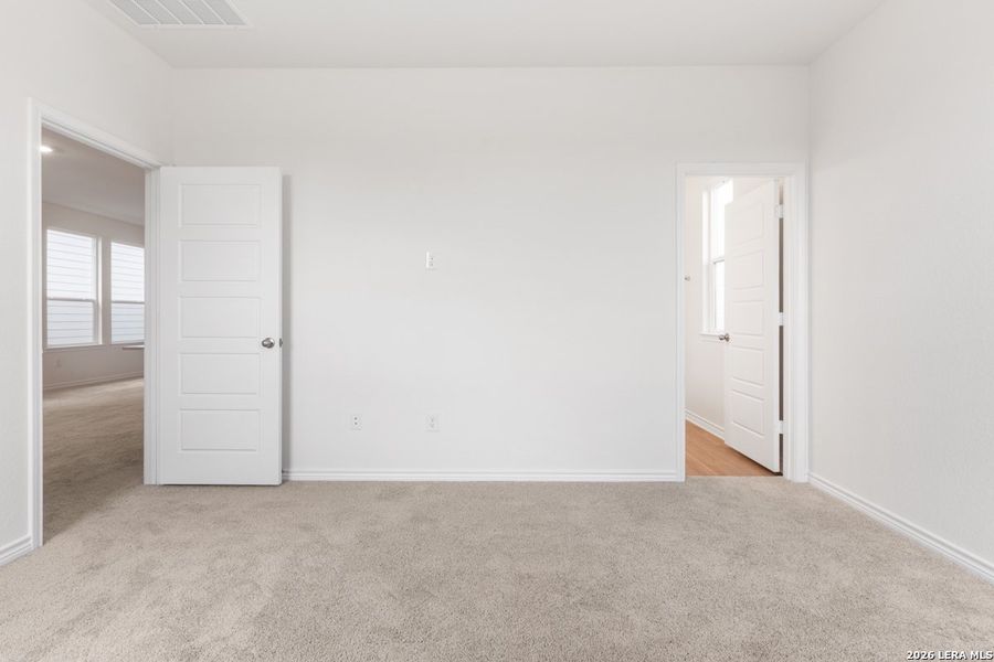 Spacious, unfurnished interior of a new home in Legend Heights, New Braunfels (Image 20).