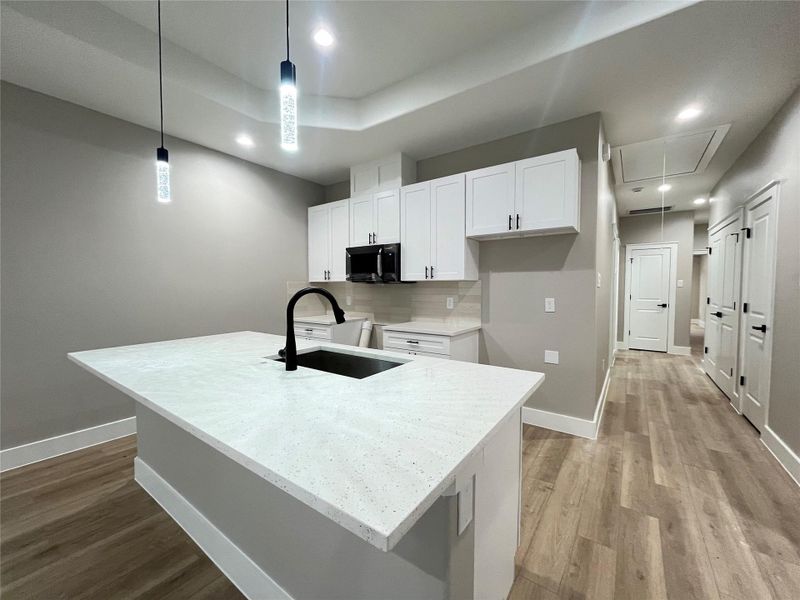 7921 Virgil: Huge kitchen island 7921 Virgil: Huge kitchen island