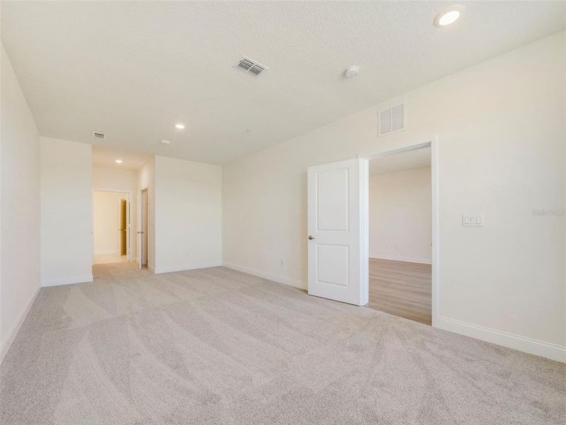 Spacious, unfurnished interior of a new home in Gatherings® of Lake Nona, Orlando (Image 17).