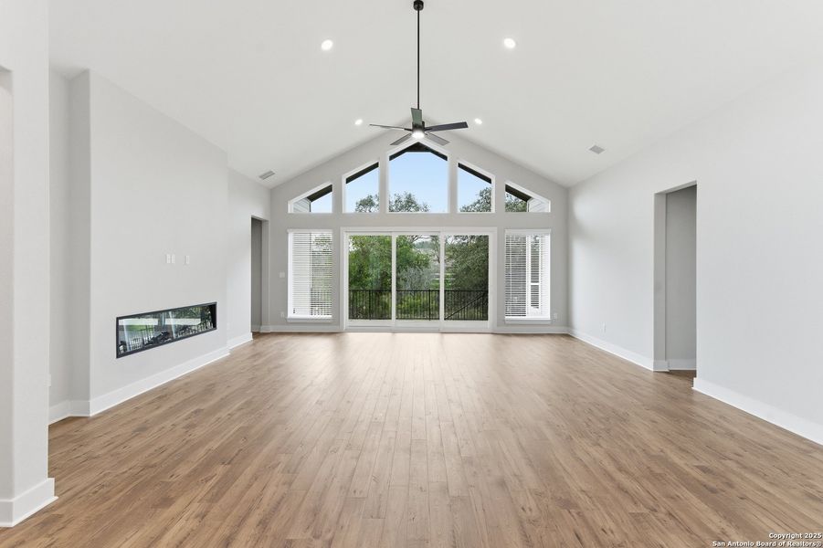 Spacious, unfurnished interior of a new home in Potranco Oaks, Castroville (Image 35).