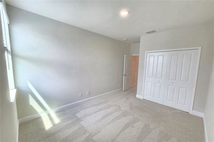 Spacious, unfurnished interior of a new home in Bay Lake Farms, St. Cloud (Image 53).