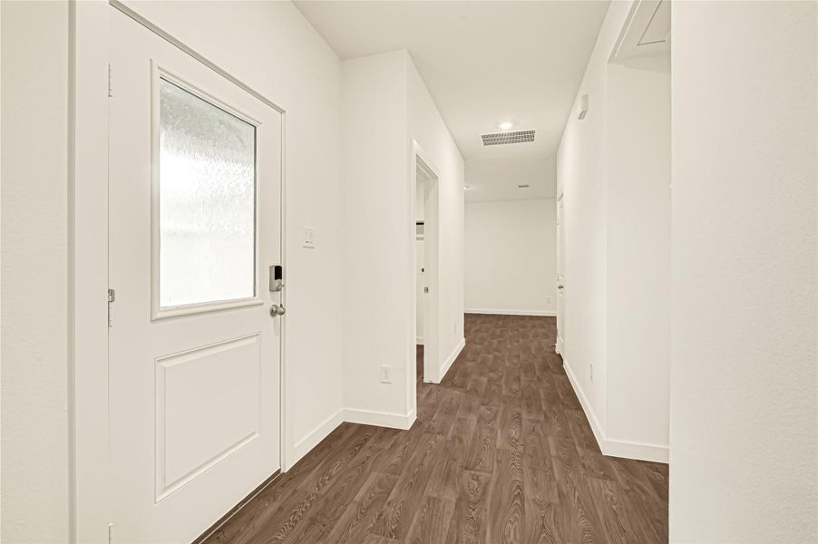 Spacious, unfurnished interior of a new home in Holly Ridge, Rosenberg (Image 14).