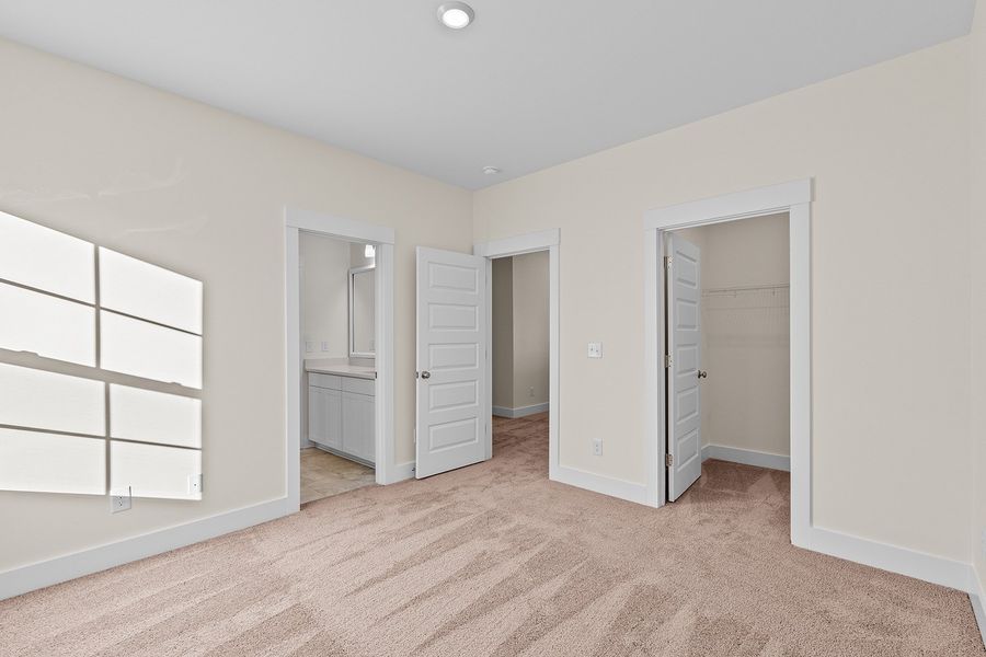 Spacious, unfurnished interior of a new home in Fieldstone, Lexington (Image 42).