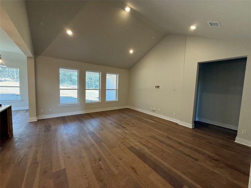 Spacious, unfurnished interior of a new home in The Estates at La Cima, San Marcos (Image 6).