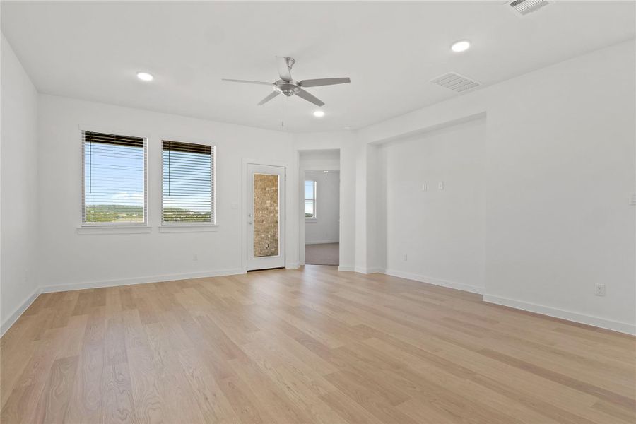 Spacious, unfurnished interior of a new home in Lakeside at Tessera, Lago Vista (Image 14).