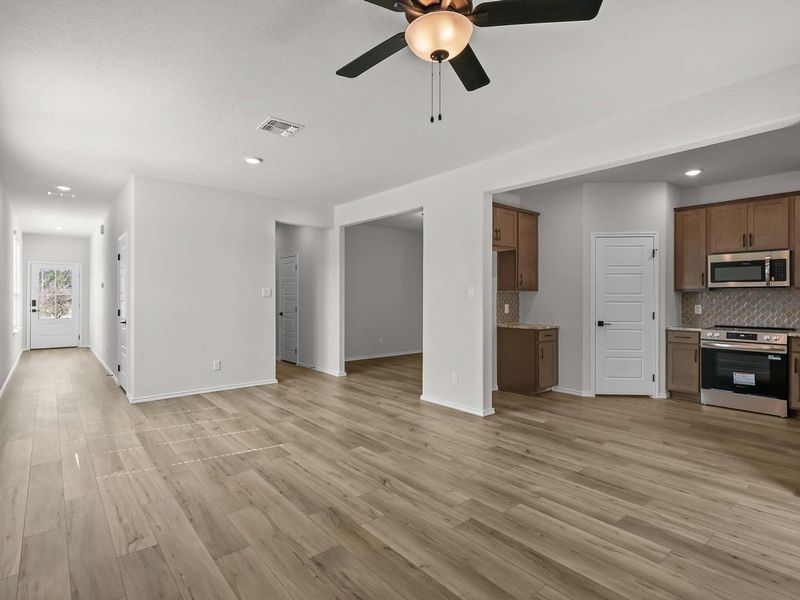 Representative unfurnished interior of a home built from the The Florence B by Davidson Homes LLC in Cedar Heights, San Antonio (Image 16).