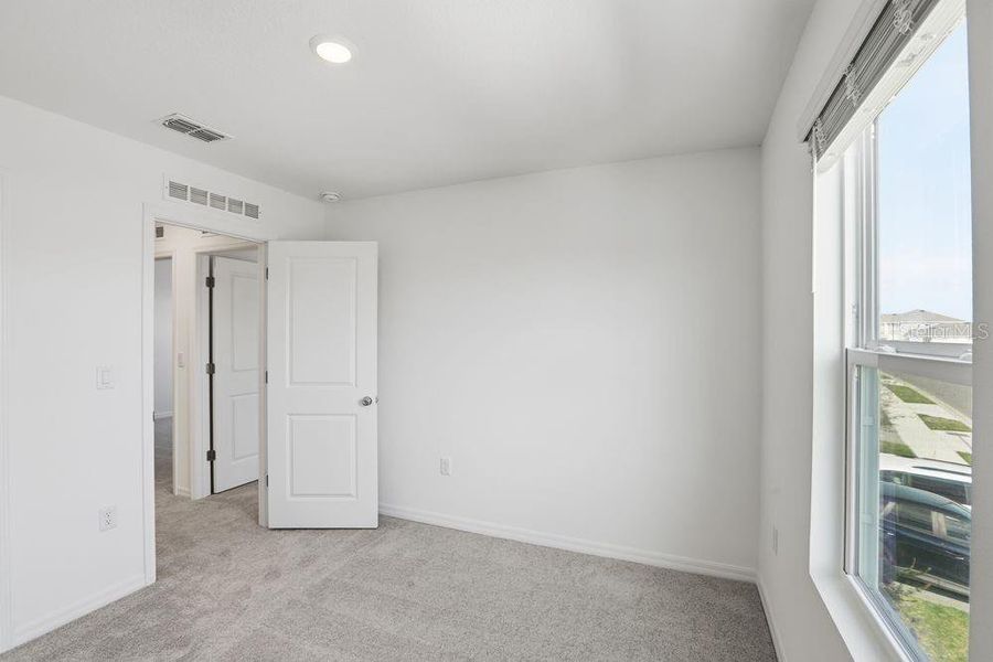 Spacious, unfurnished interior of a new home in Waterstone, Groveland (Image 38).