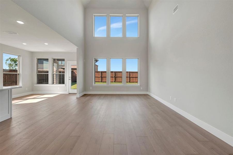 Spacious, unfurnished interior of a new home in Lily Creek at Sutton Fields, Aubrey (Image 35).