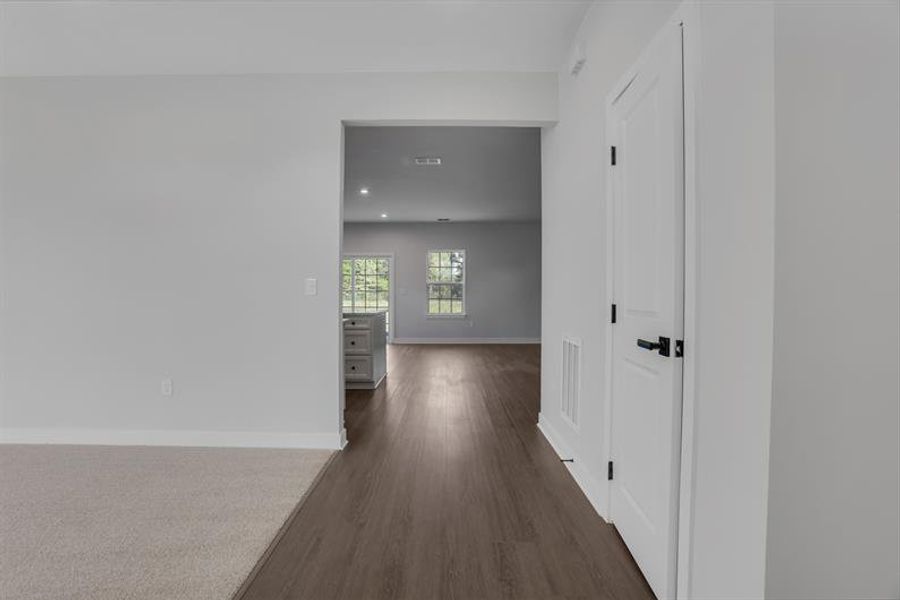 Spacious, unfurnished interior of a new home in Edinburgh, Locust Grove (Image 36).