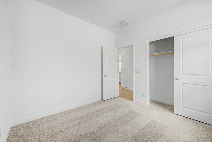 Spacious, unfurnished interior of a new home in Sunrise, Surprise (Image 8).