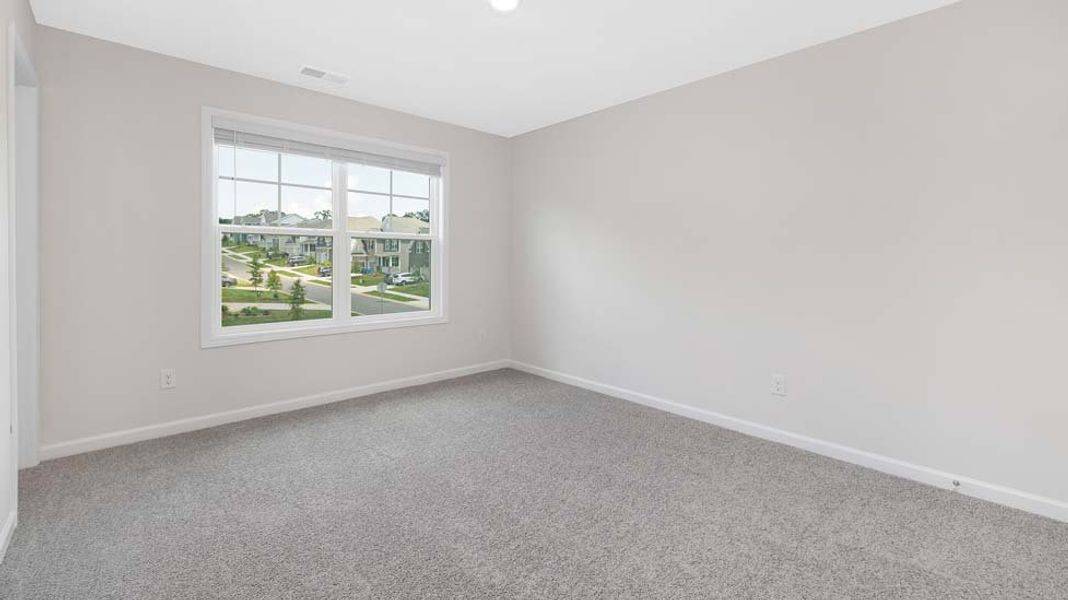 Spacious, unfurnished interior of a new home in Sylvan Creek, Denver (Image 23).