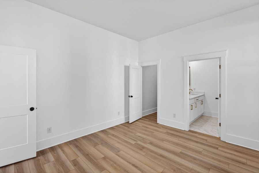 Spacious, unfurnished interior of a new home in , Summerville (Image 31).